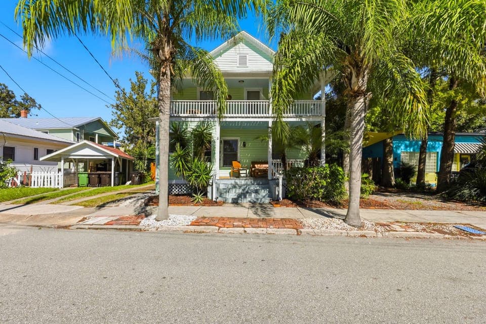 Welcome to The Pearl, a charming 2-unit combination