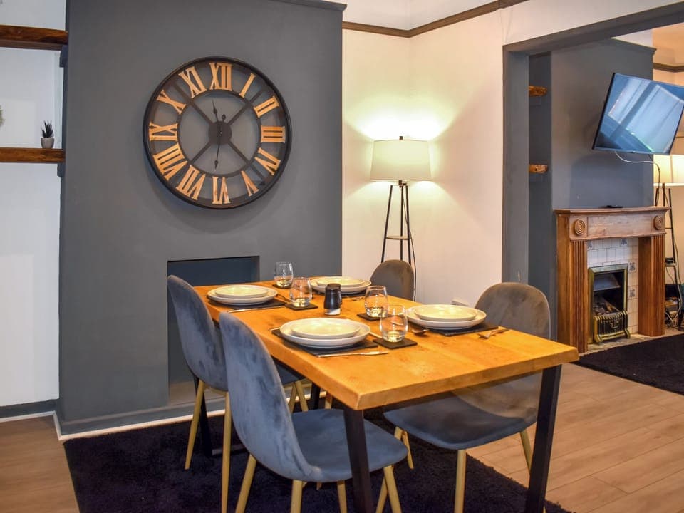 Dining Area | Cliffside Cottage, Exeter
