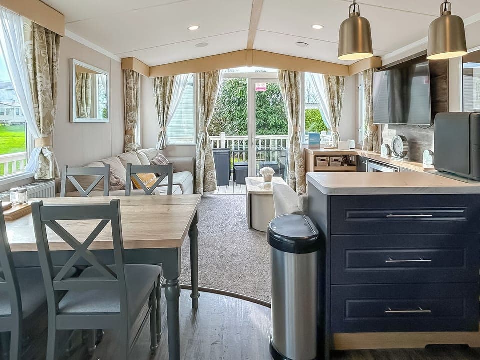 Open plan living space | Rorys Retreat - Rorys Ocean Retreats, Ayr