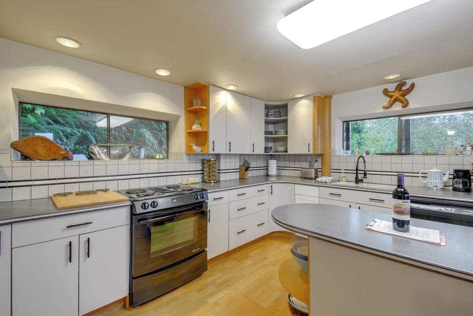 Kitchen | 1st Floor | Keurig & Drip Coffee Makers | Air Fryer | Cooking Basics