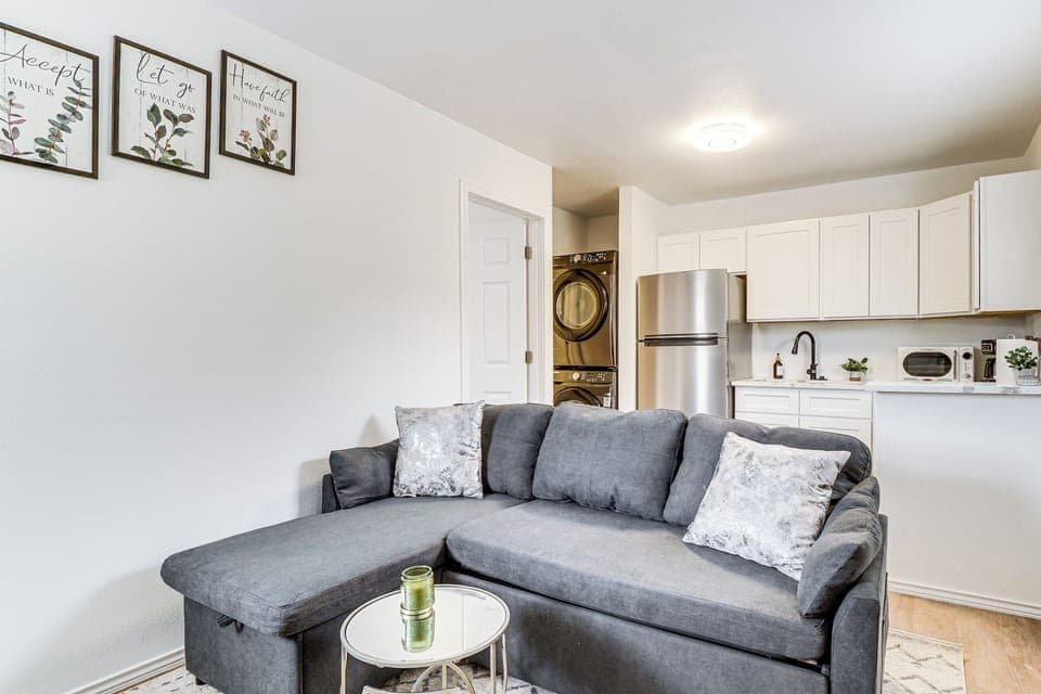 Pflugerville Vacation Rental | 1BR | 1BA | 500 Sq Ft | 1 Step Required