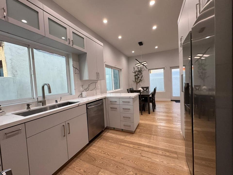 KITCHEN
