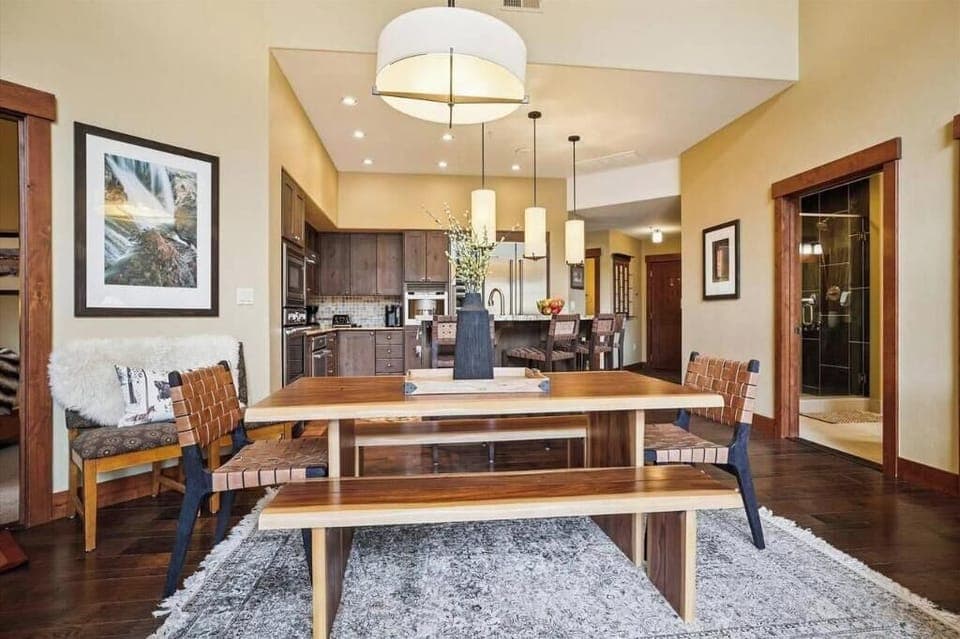 One Ski Hill Place Dining Area