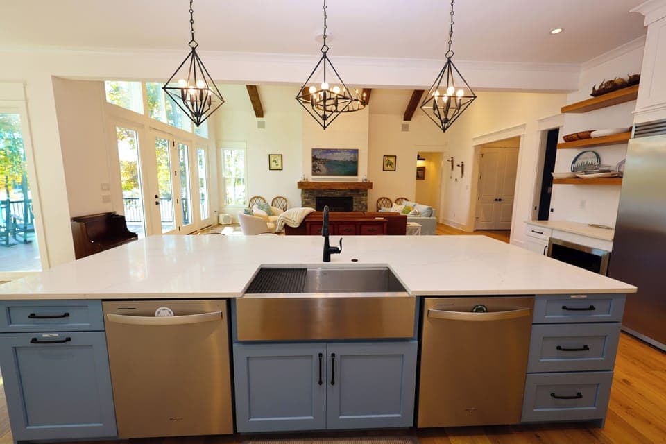 Kitchen prep island with dual dishwashers