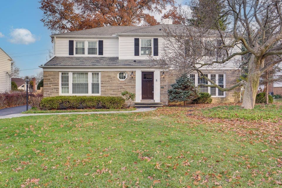 Shaker Heights Vacation Rental | 4BR | 2.5BA | 3,500 Sq Ft | Stairs Required