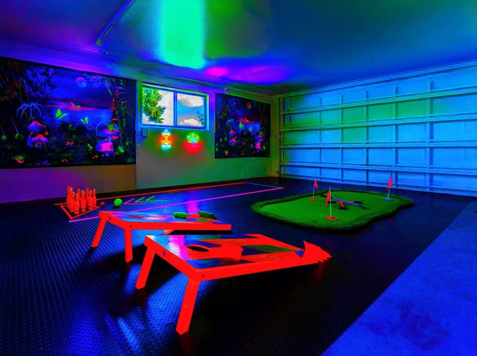 GLOW IN THE DARK FAMILY FUN! Blacklight mini-golf, bowling, and cornhole with fantasy murals that glow under UV lights. 
#BlacklightGamesRoom #MiniGolfairbnb #Bowlingairbnb  #KidsFunAirbnb  #NeonGameRoom #FamilyEntertainmentAirbnb  #GlowInTheDark 