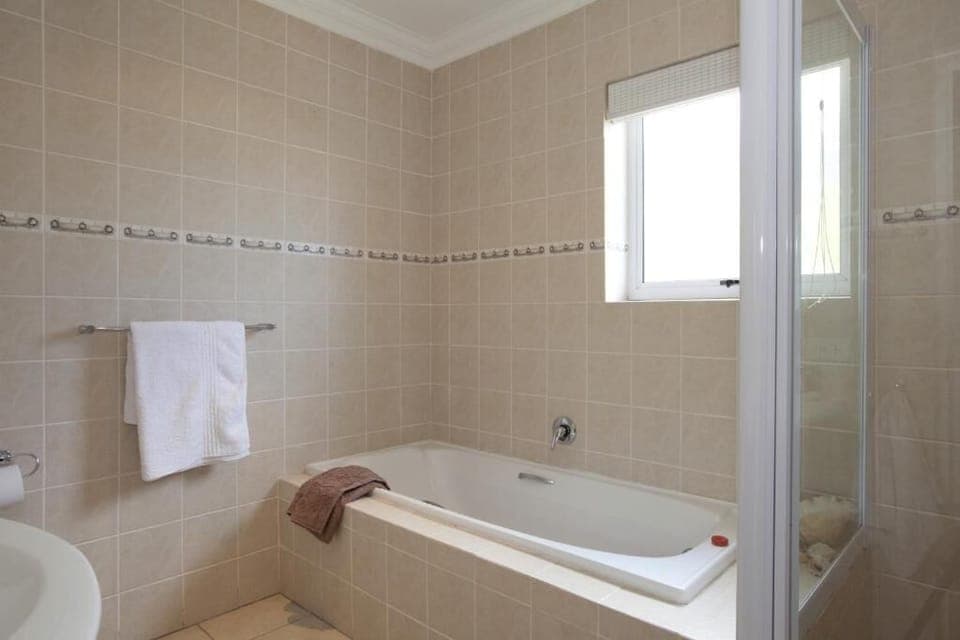 Entabeni Guest House Sea View Room with Pool (32314)