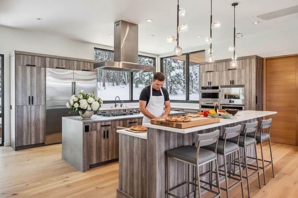 Chef's Dream – Monogram appliances, induction cooktop, pizza oven, and integrated PITT gas burners deliver restaurant-level performance in a sleek modern setting. 🍕🔥