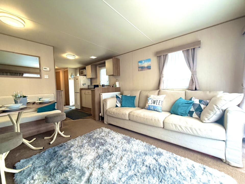 Living Room / Lounge