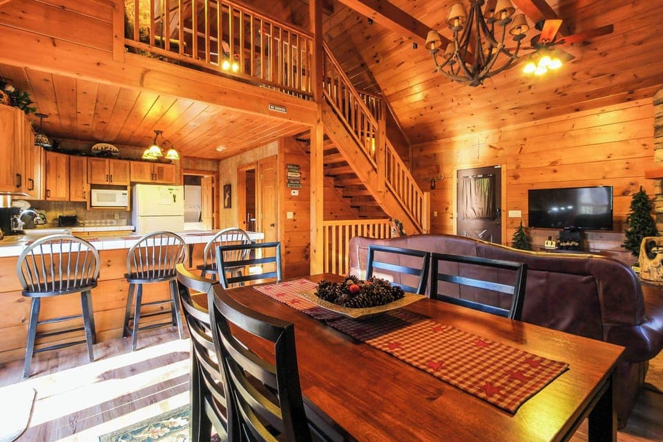 Enjoy meals in style with rustic decor and warm wooden tones! Perfect for gatherings.