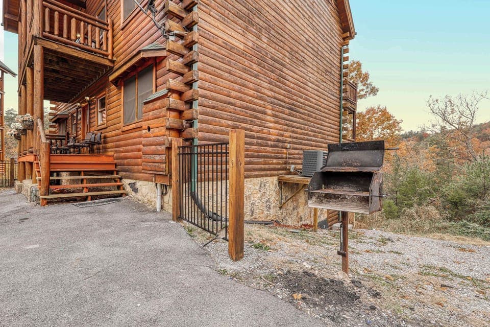Outdoor grill area awaits. And, sizzle up your favorite meals while soaking in stunning mountain views!