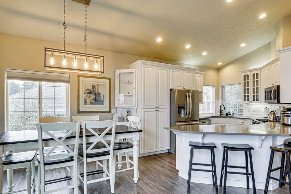 Kitchen | Dining Area | Free WiFi