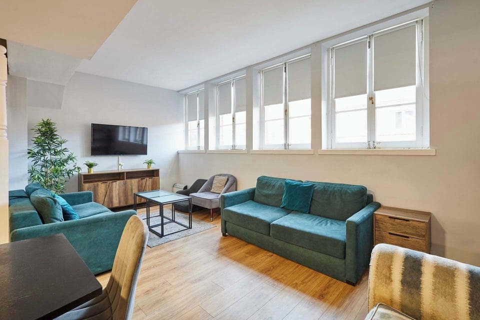 Apartment 8 Stanley Street, Liverpool - Host & Stay