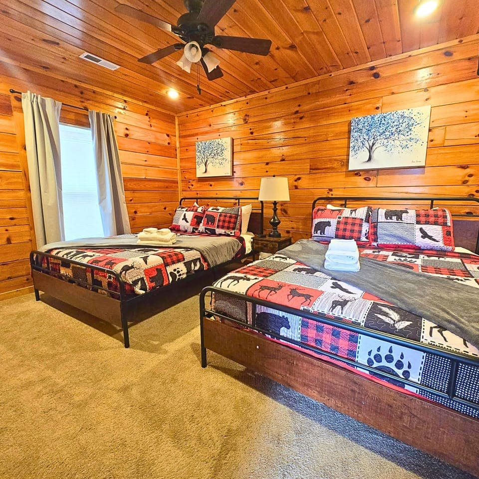 Main Level Double Queen En-Suite