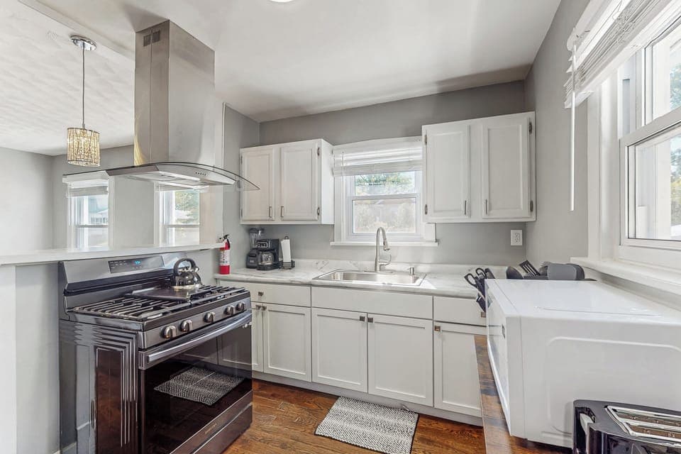 Kitchen | Blender | Toaster | 1st Floor