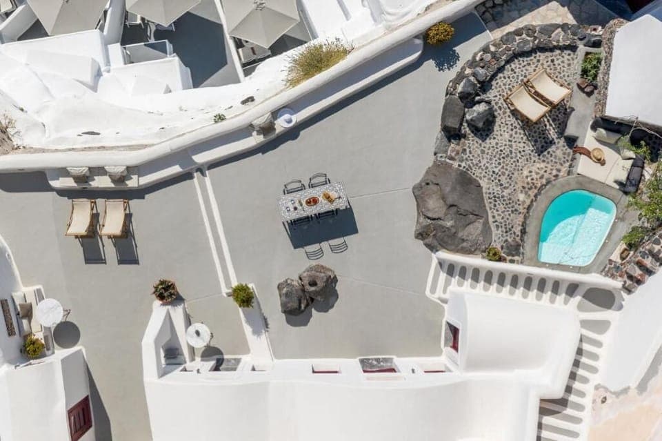 Balcony with whirlpool