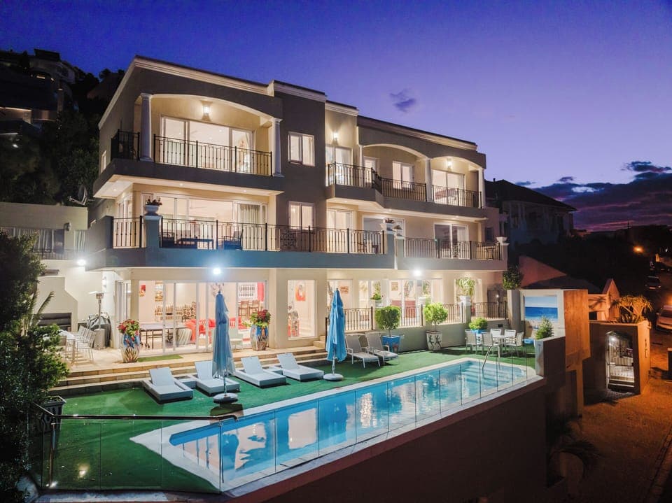 Villa Stanleon Night Exterior