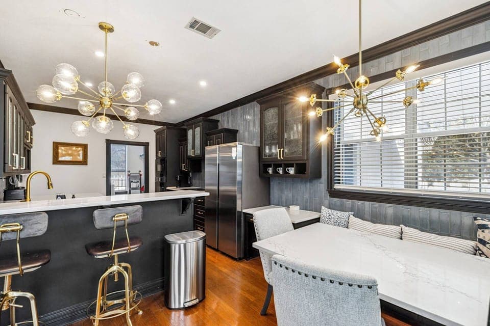 Updated kitchen and breakfast nook