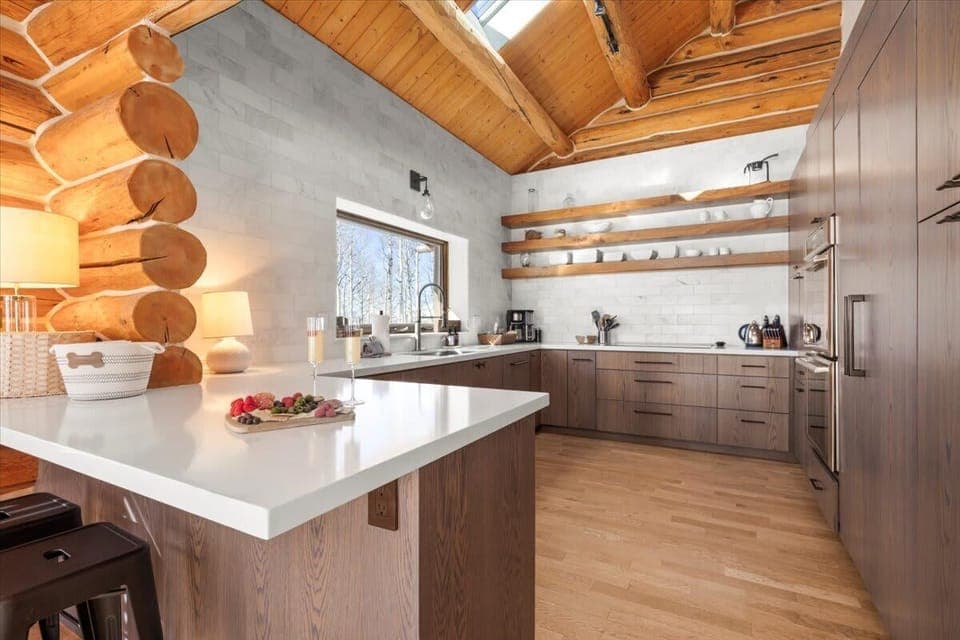 Kitchen: Drip coffee maker, toaster oven, kettle, cooking utensils, tableware