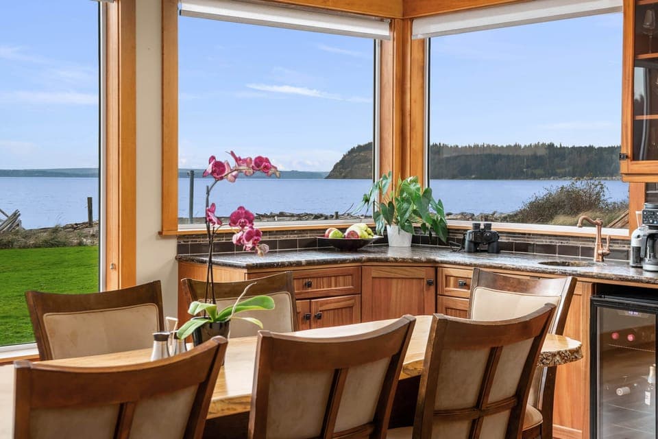 Dining room overlooking bay