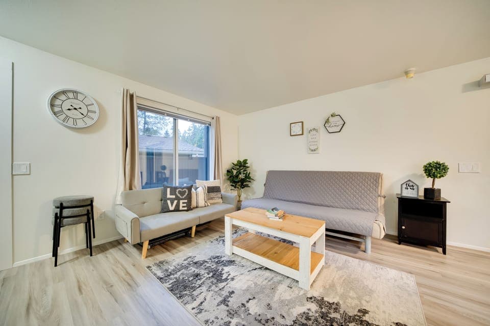 Bellevue Vacation Rental | 2BR | 2BA | 810 Sq Ft | Small Step to Enter