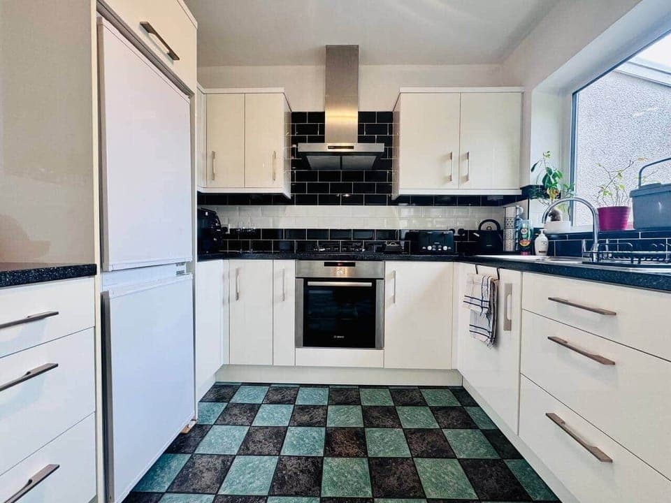 Fully functioning kitchen with fridge, freezer, air fryer, microwave and tumble dryer