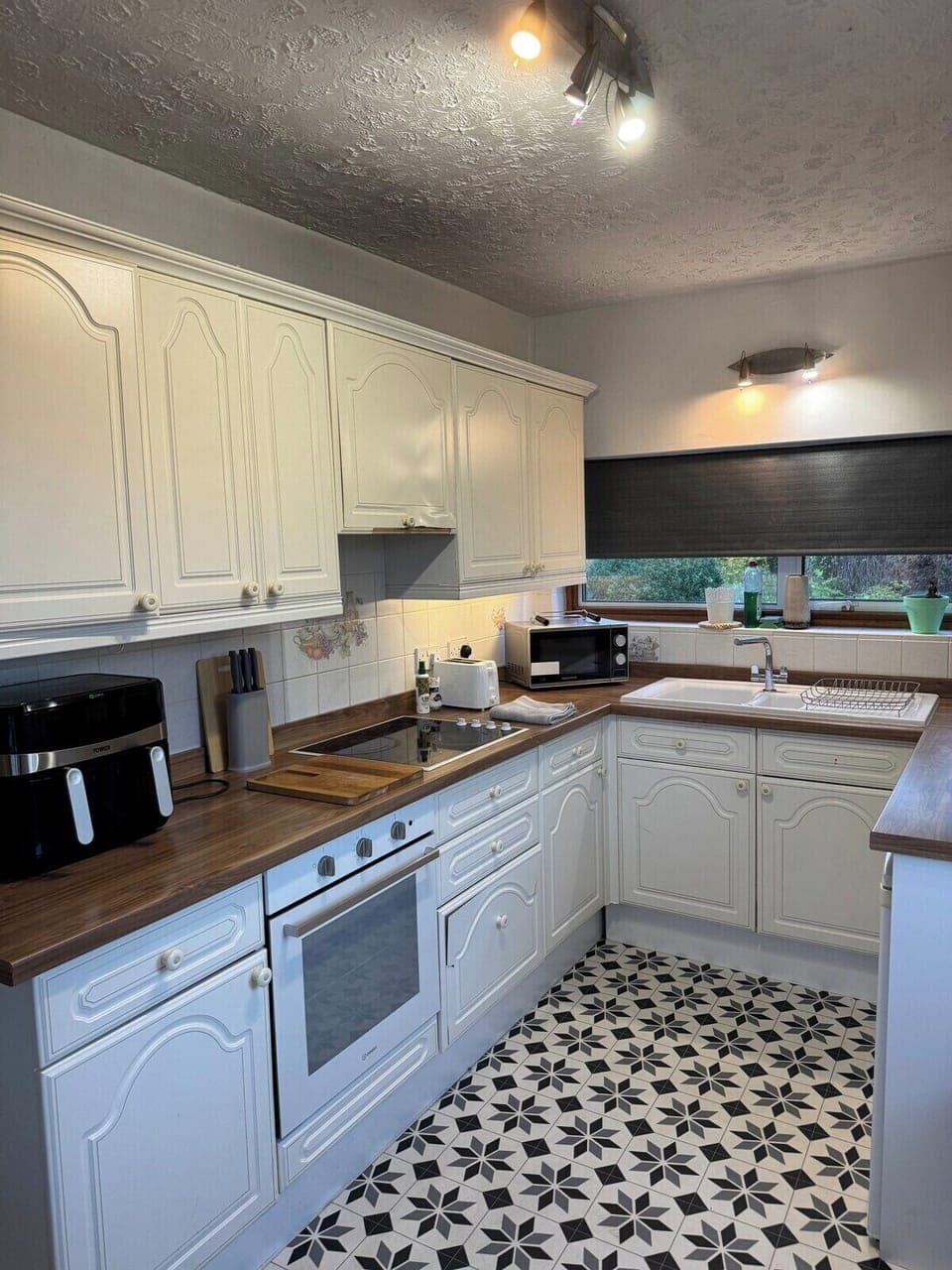 Fully Equipped Kitchen – Everything you need to cook, dine, and feel at home.