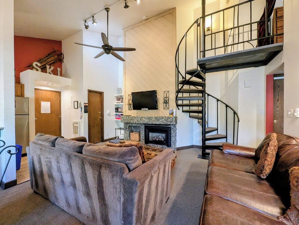 Great ski vacation condo at Flying Dutchman