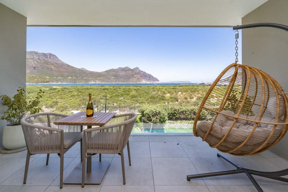 Hout Bay Beach House Studio with Balcony & Pool (33436)