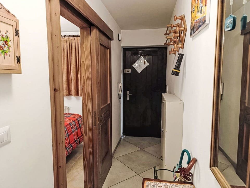 Wall, Interior Design, Wood, Furniture, Flooring, Floor, Room, Lighting, Home, Bedroom