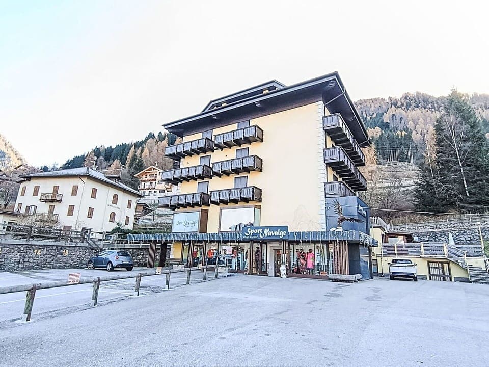 Apartment, Condominium, Swimming Pool, Dock, Marina, Resort, Hotel, Resort Town, Walkway