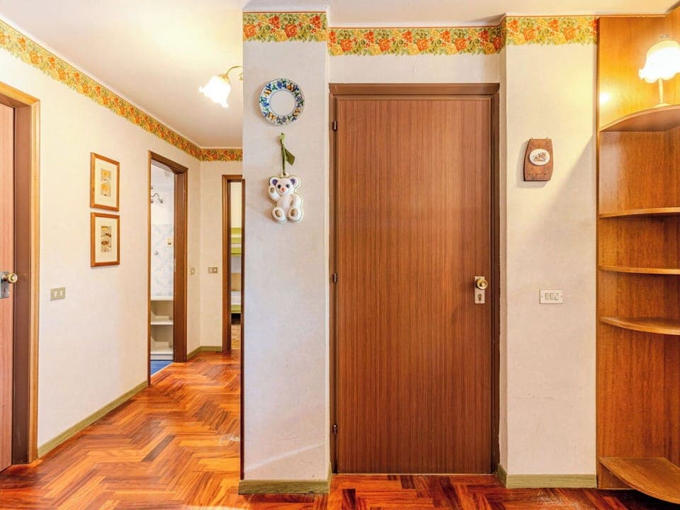 Wall, Flooring, Wood, Door, Interior Design, Floor, Home Door, Ceiling, Room, Wood Stain