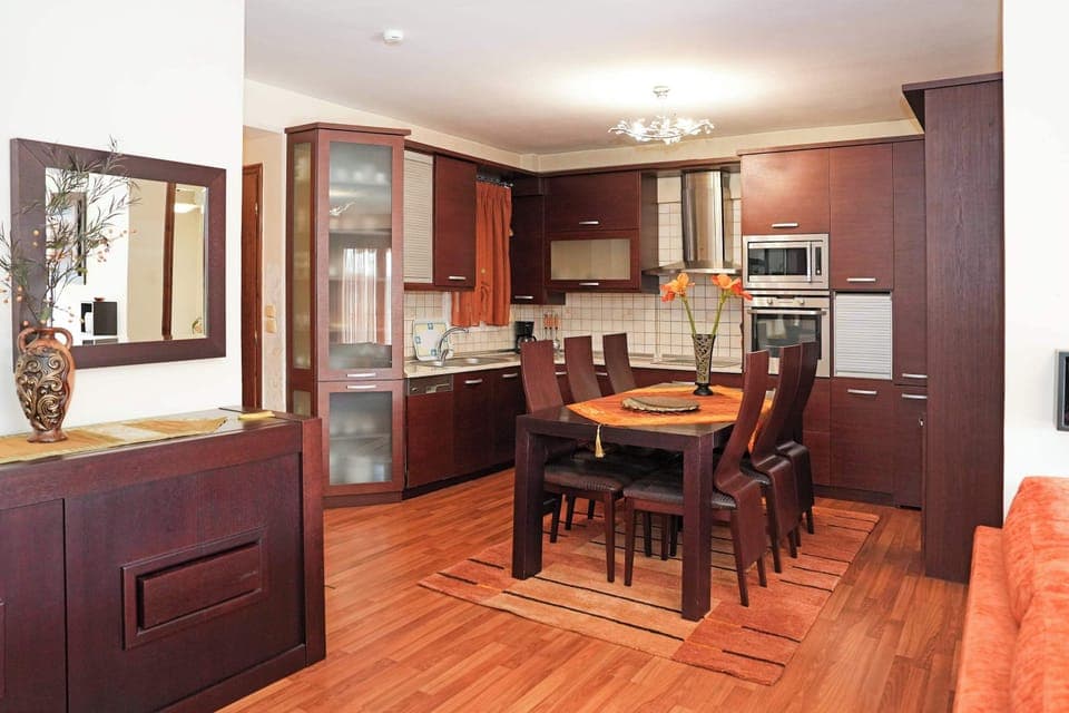 Fully equipped open-plan kitchen with dining area and comfortable lounge.
