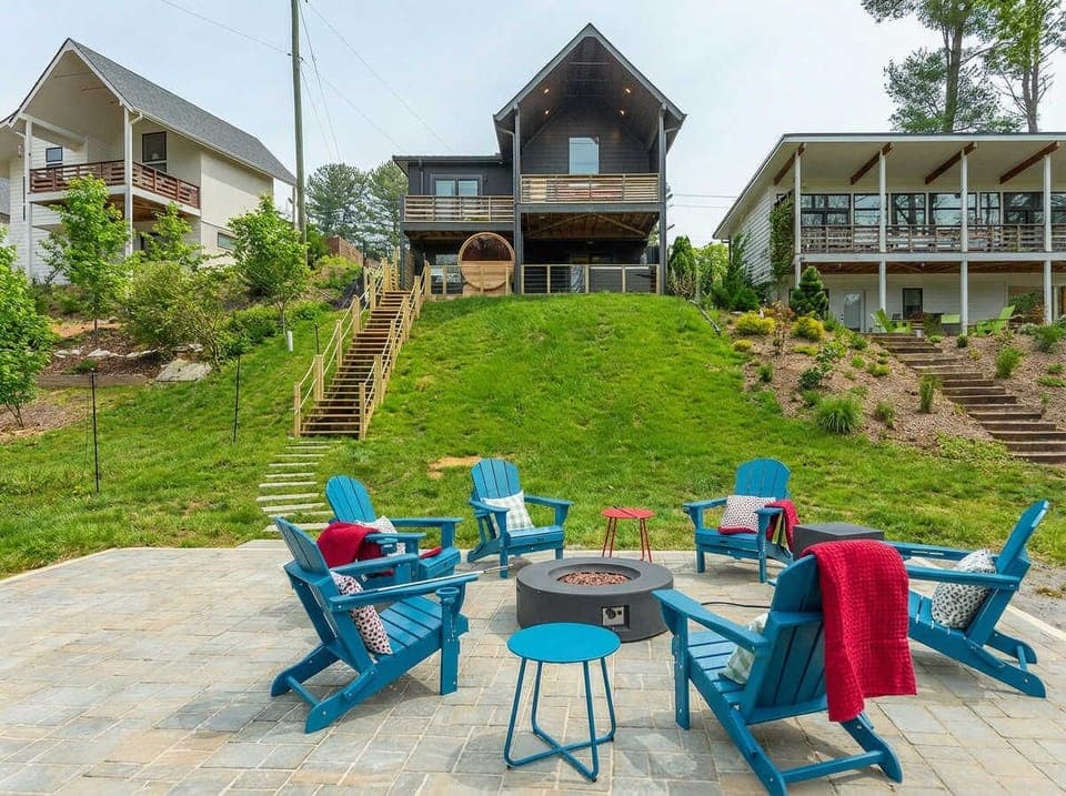 Fire pit nights hit different. Cozy seats, dancing flames, and an ambiance that practically begs you to stay just one more hour.