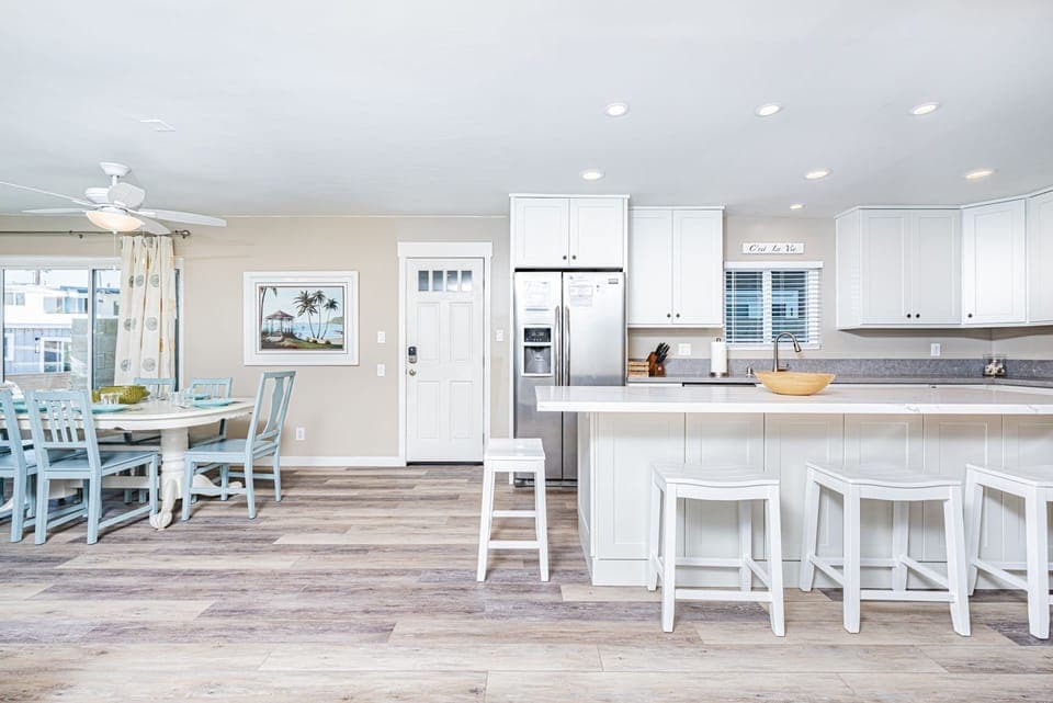 The sliding glass doors next to the dining table open up to the front patio for quintessential indoor/outdoor SoCal living.
                
