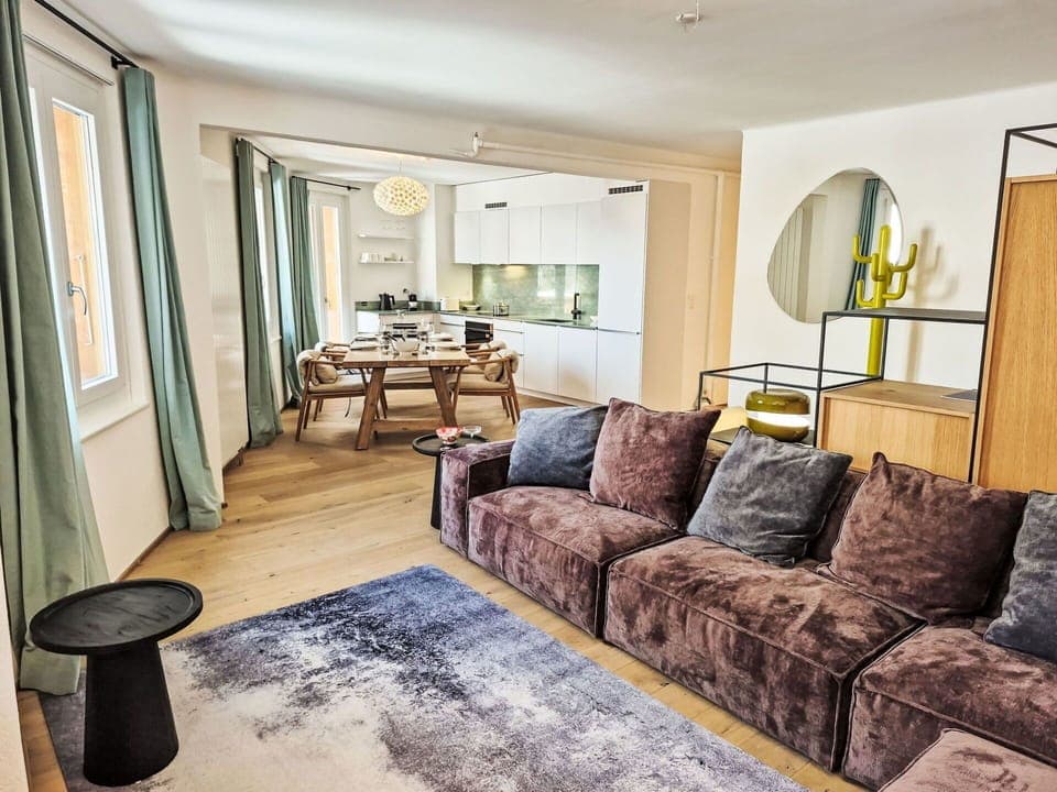 Wood, Sea, Ocean, Coastal And Oceanic Landforms, Coast, Shore, Resort, Balcony, Hardwood, Shade