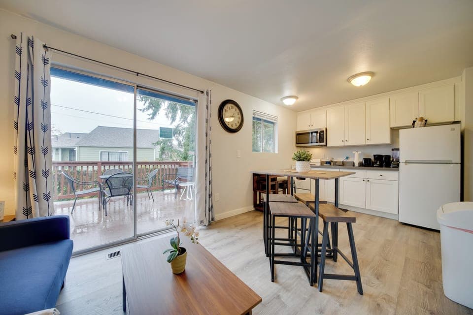 Seattle Vacation Rental | 3BR | 3BA | 850 Sq Ft | Stairs Required