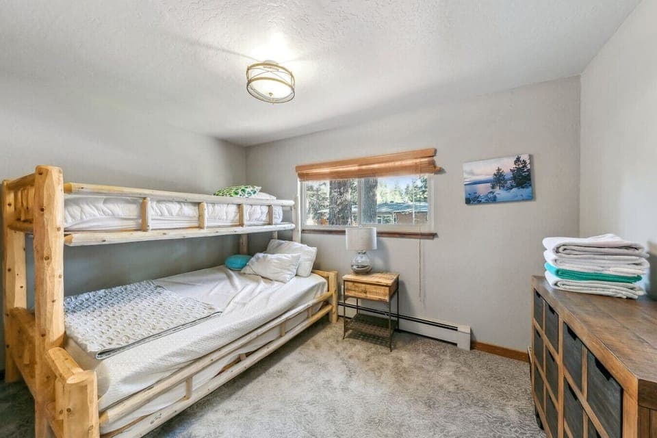 Bedroom 4 with Queen and Twin Bunks