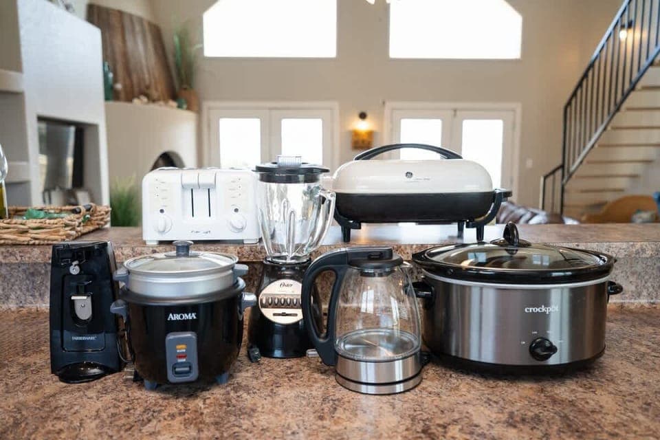 Whether you’re making breakfast or preparing a full meal, our kitchen features a blender, electric kettle, rice cooker, and toaster etc for your convenience.