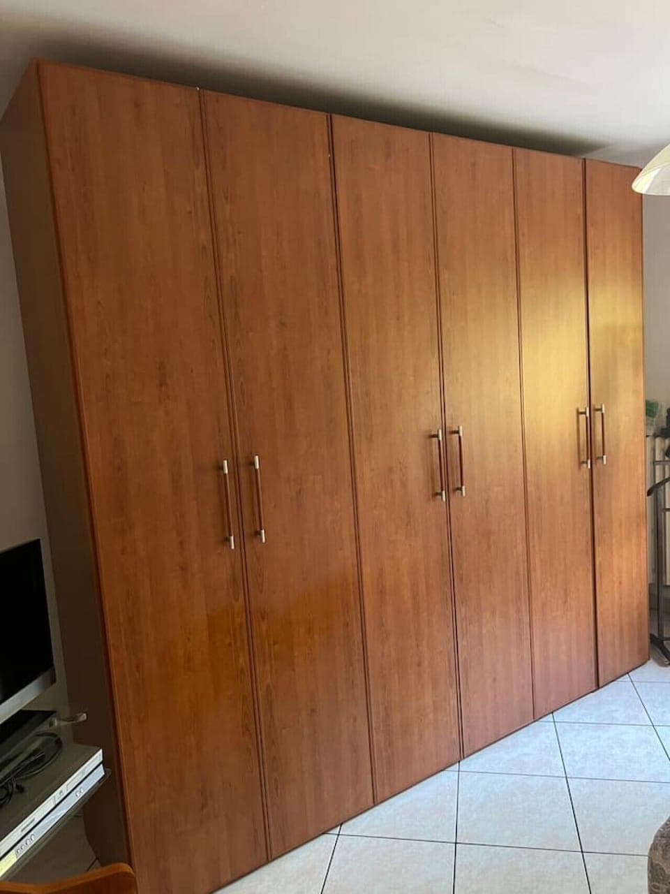 Wall-length wardrobe with ample storage