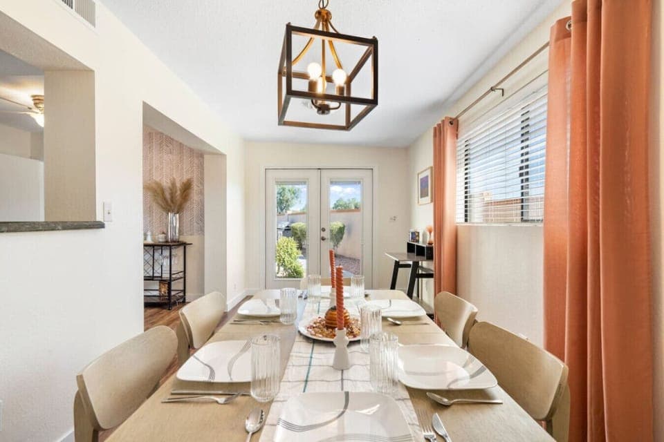 Gather around for memorable meals with stunning views and stylish decor!