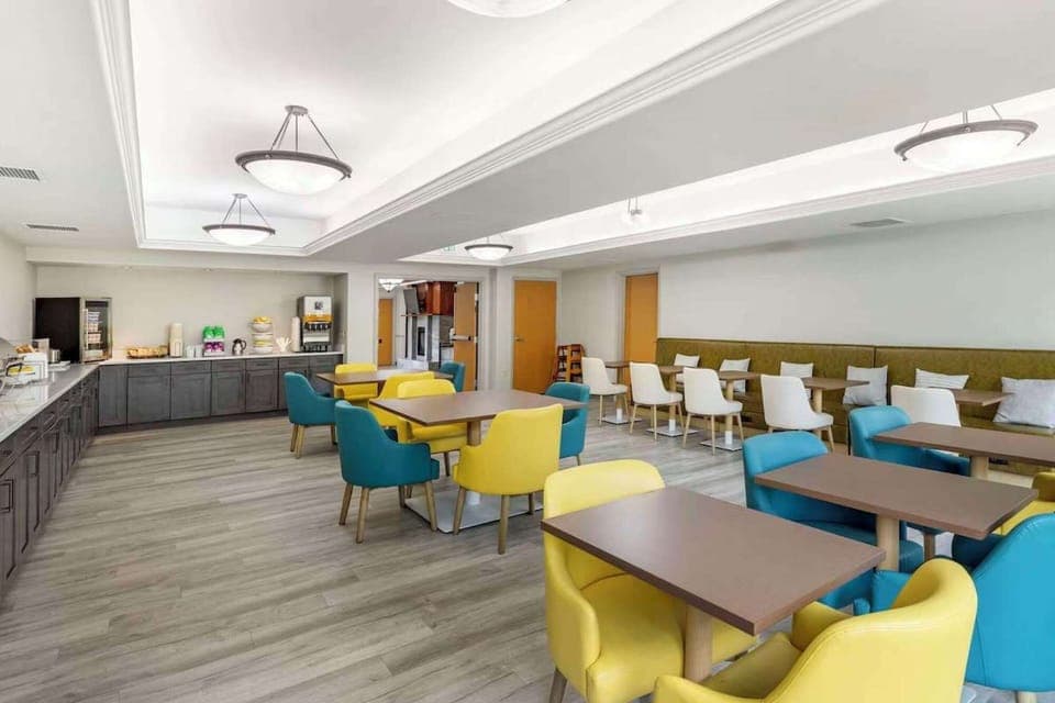 Spacious breakfast area with many tables and comfy seating