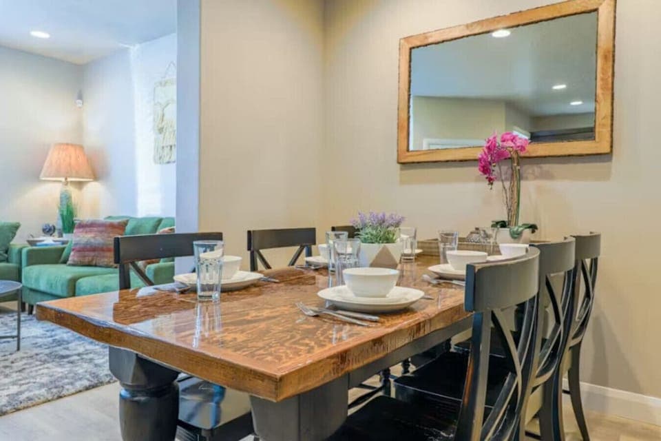 Ideal setup for family meals and game nights