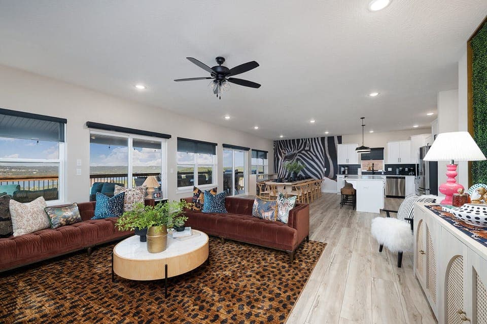 Welcome to Born to Be Wild! A jungle themed 10 bedroom in Kimberling City!