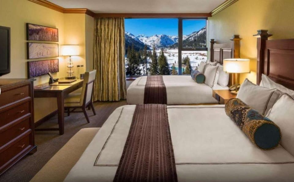 1. Everline Resort &amp; Spa Deluxe Queen Room Valley View