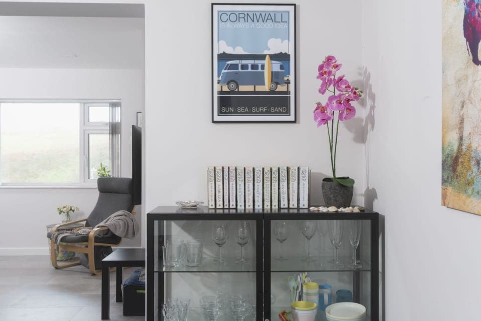 The property is well stocked with books - 10 The Valley