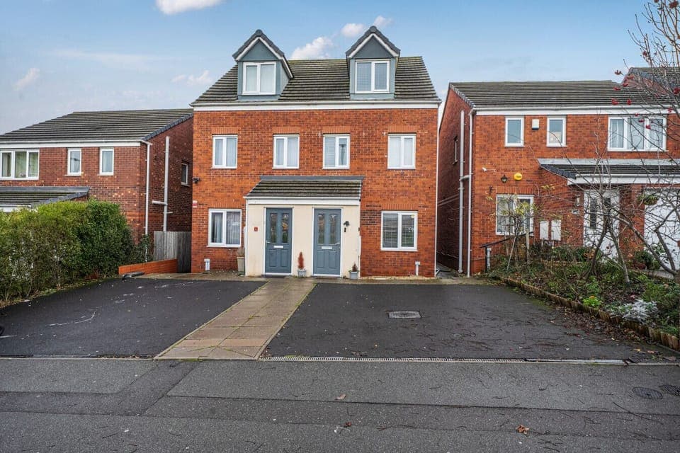 Arrive easily with clear access to the property and driveway parking.