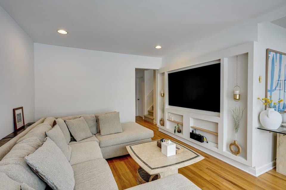 Birmingham Vacation Rental | 3BR | 2.5BA | 1,400 Sq Ft | Steps Required to Enter