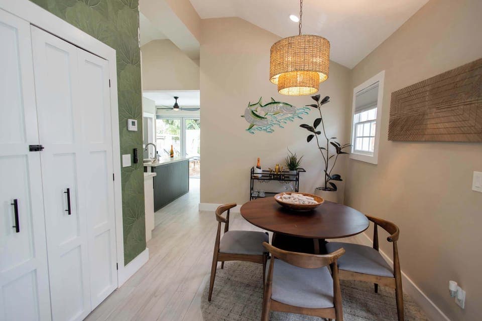 Carysfort Reef Living Room with Laundry Room