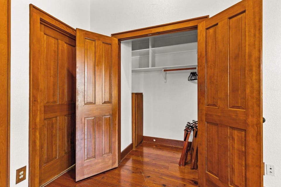 Primary bedroom - Closet